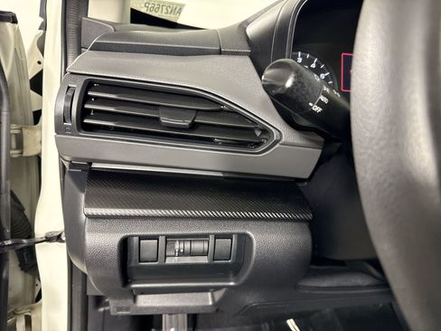 Used 2024 Subaru Crosstrek 2.0i image 14