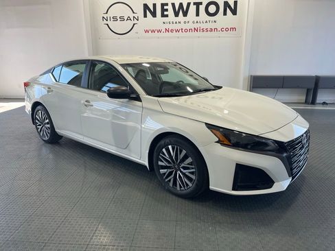 New 2026 Nissan Altima 2.5 SV FWD image 2