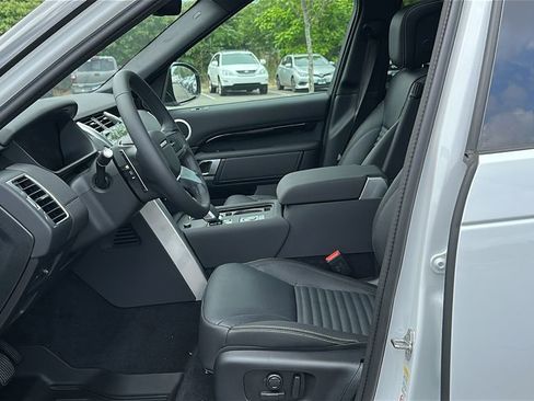 New 2025 Land Rover Discovery S image 11