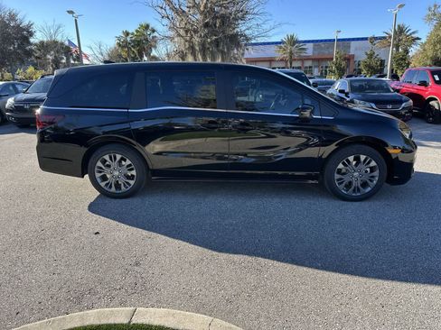New 2026 Honda Odyssey Touring image 7