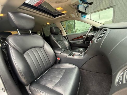 Used 2017 INFINITI QX50 AWD w/ Technology Package image 4