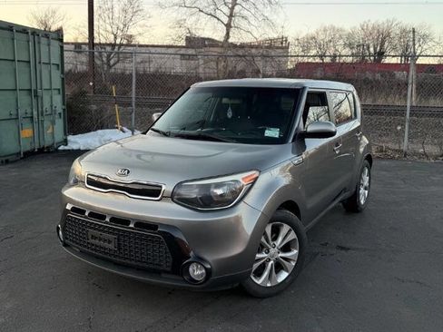 Used 2016 Kia Soul + image 1
