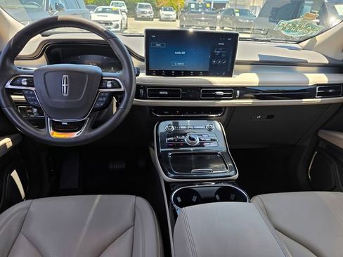 Used 2022 Lincoln Nautilus FWD w/ Premium Package image 11