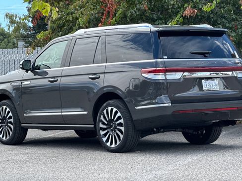 Used 2024 Lincoln Navigator Black Label image 6