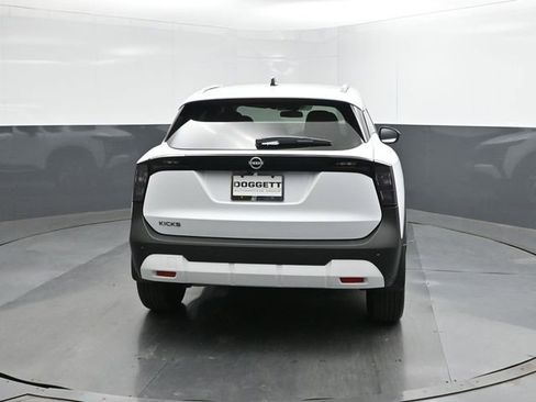 New 2026 Nissan Kicks SV image 8