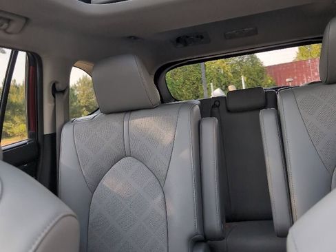 Used 2023 Toyota Highlander Platinum FWD image 17