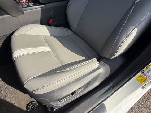 Used 2025 Toyota Camry SE w/ Convenience Package image 13