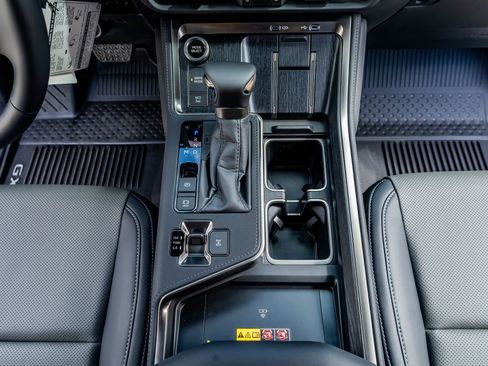 Used 2026 Lexus GX 550 w/ Accessory Package (2T) image 26