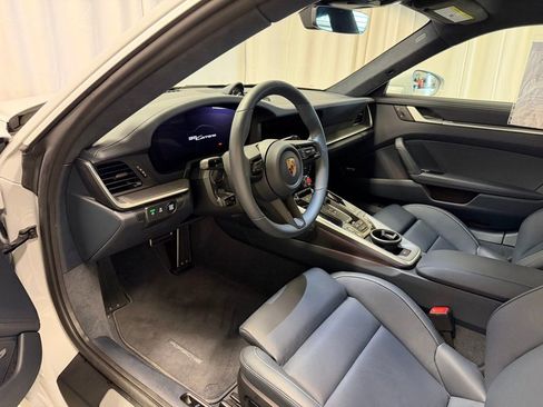 Used 2025 Porsche 911 Carrera image 4