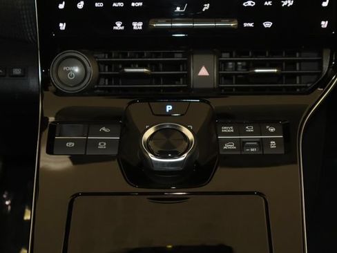 Used 2023 Subaru Solterra AWD image 27