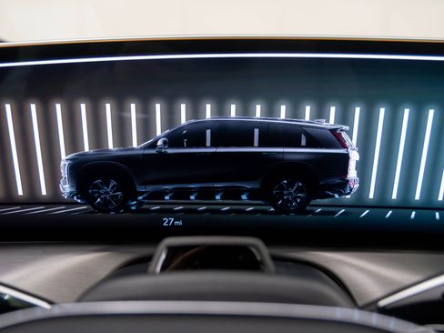 New 2026 Cadillac Vistiq Sport image 29