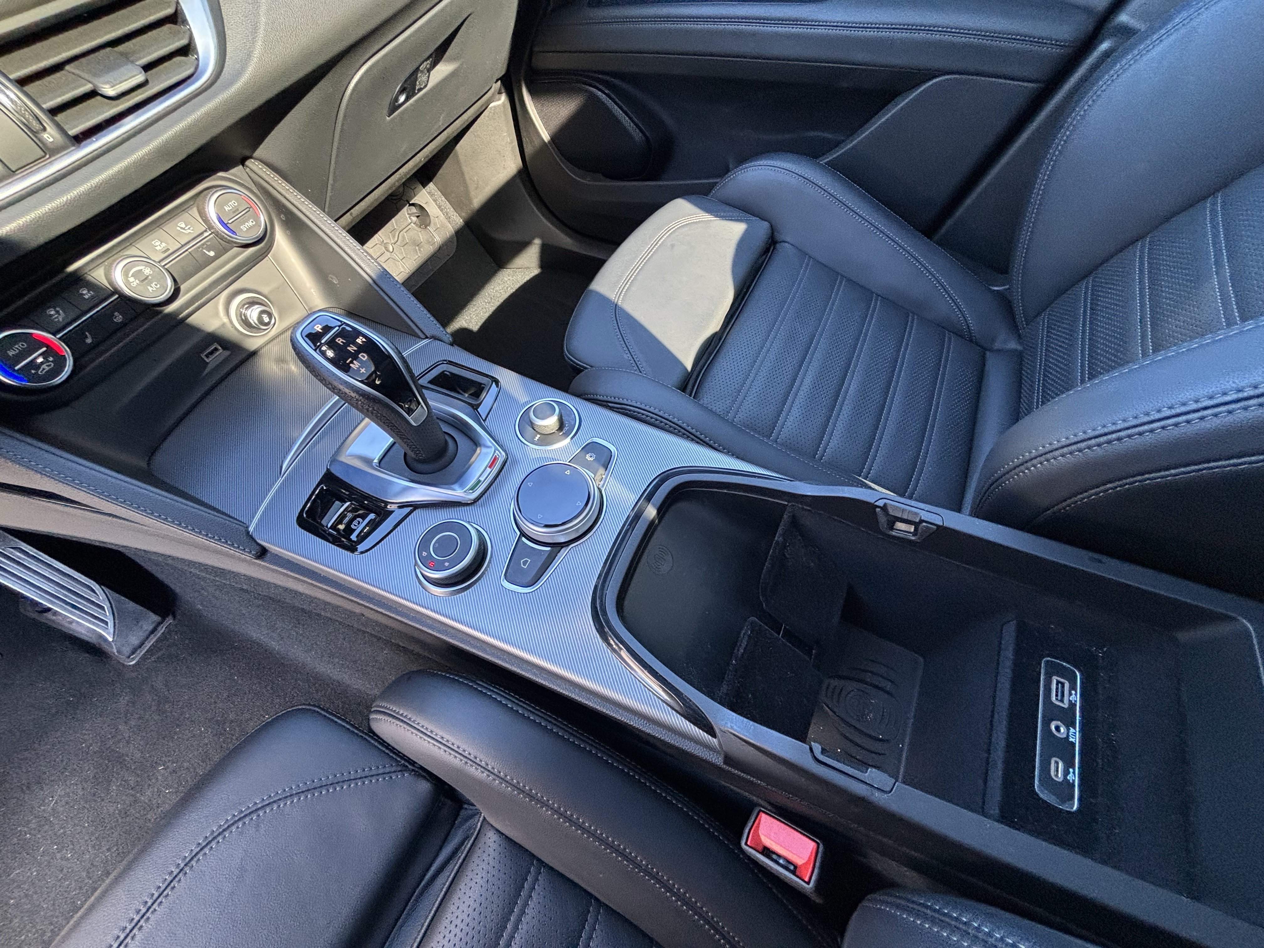 Certified 2024 Alfa Romeo Stelvio Veloce AWD/4WD image 23