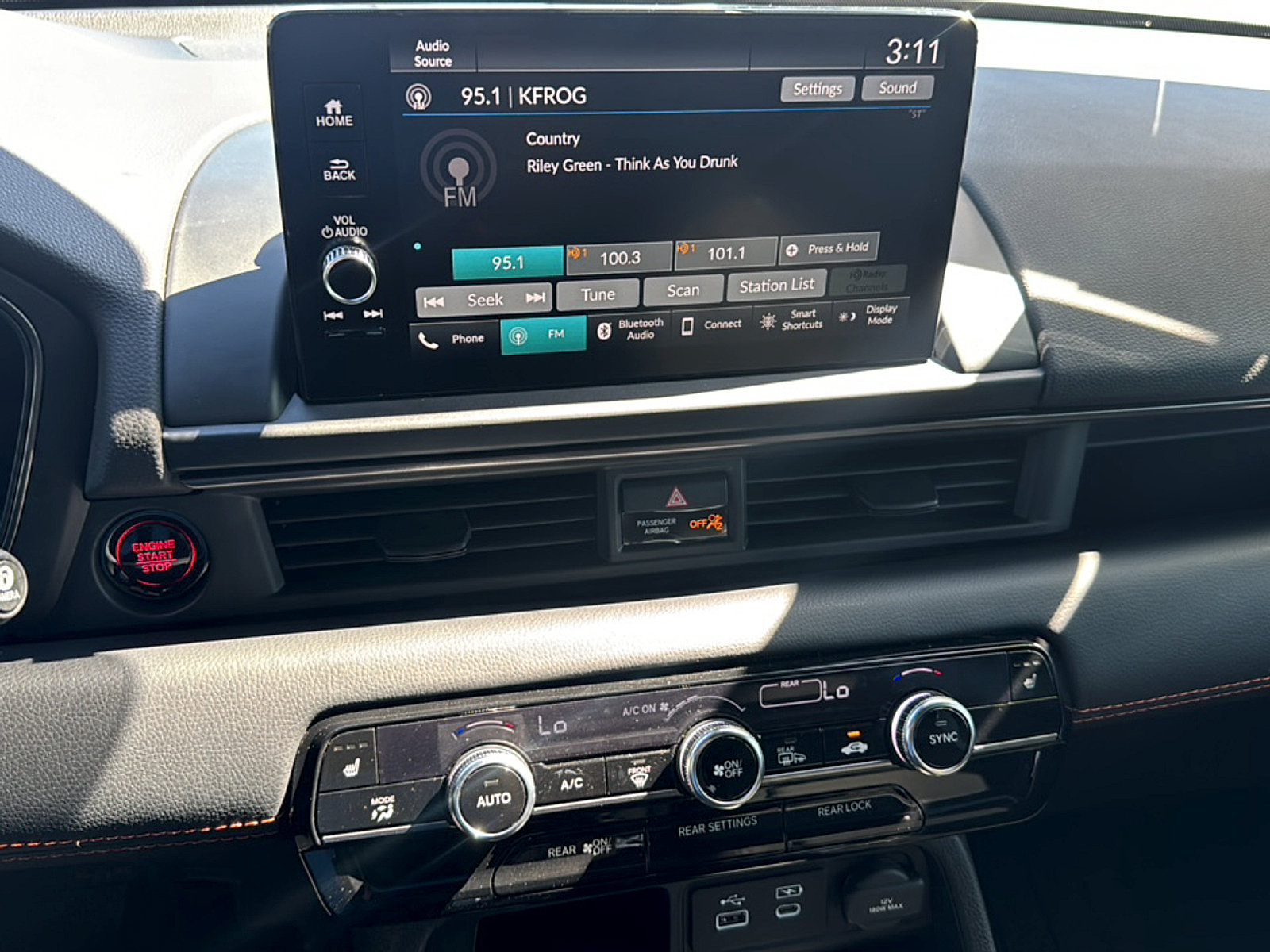 Used 2025 Honda Pilot TrailSport image 17