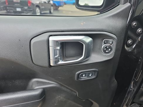 Used 2024 Jeep Wrangler Unlimited Rubicon w/ Dual Top Group AWD/4WD image 10