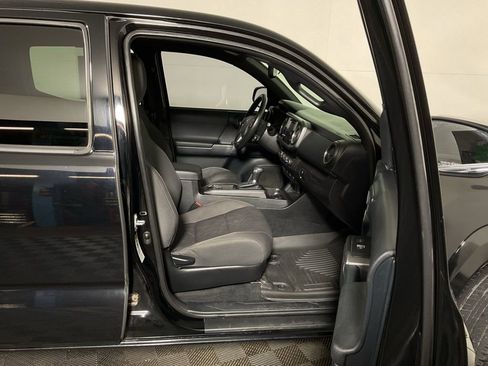 Used 2016 Toyota Tacoma TRD Sport w/ Towing Package image 34