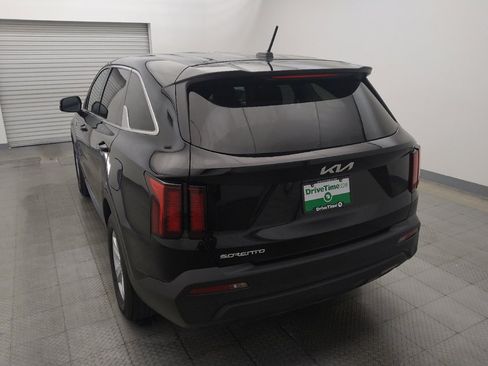 Used 2023 Kia Sorento LX FWD image 6