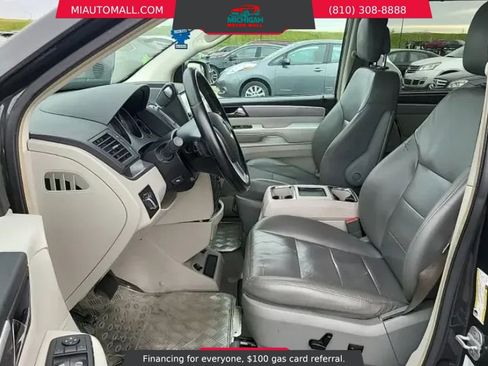 Used 2011 Volkswagen Routan SEL FWD image 9