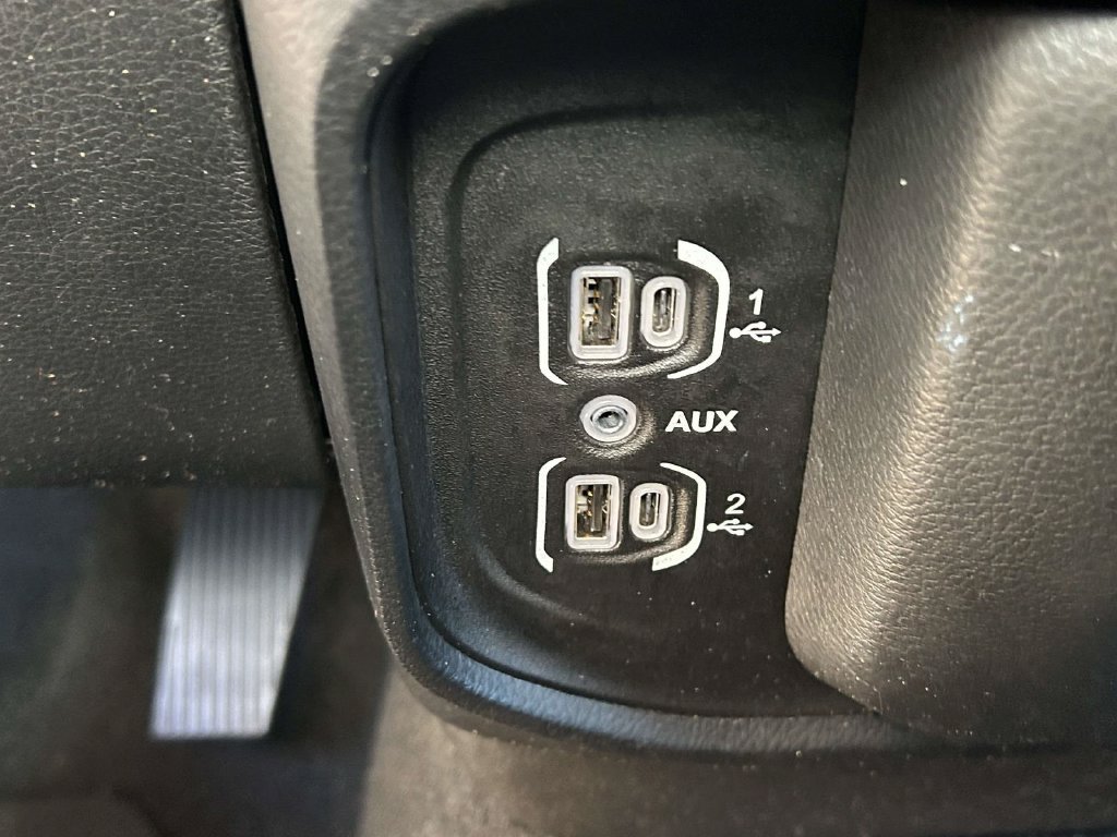 Used 2025 RAM 1500 Laramie AWD/4WD image 28