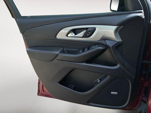Used 2021 Chevrolet Traverse RS w/ LPO, Floor Liner Package FWD image 28
