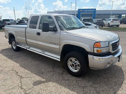 Used 2007 GMC Sierra 2500 SLE w/ Heavy-Duty Power Package RWD image 2