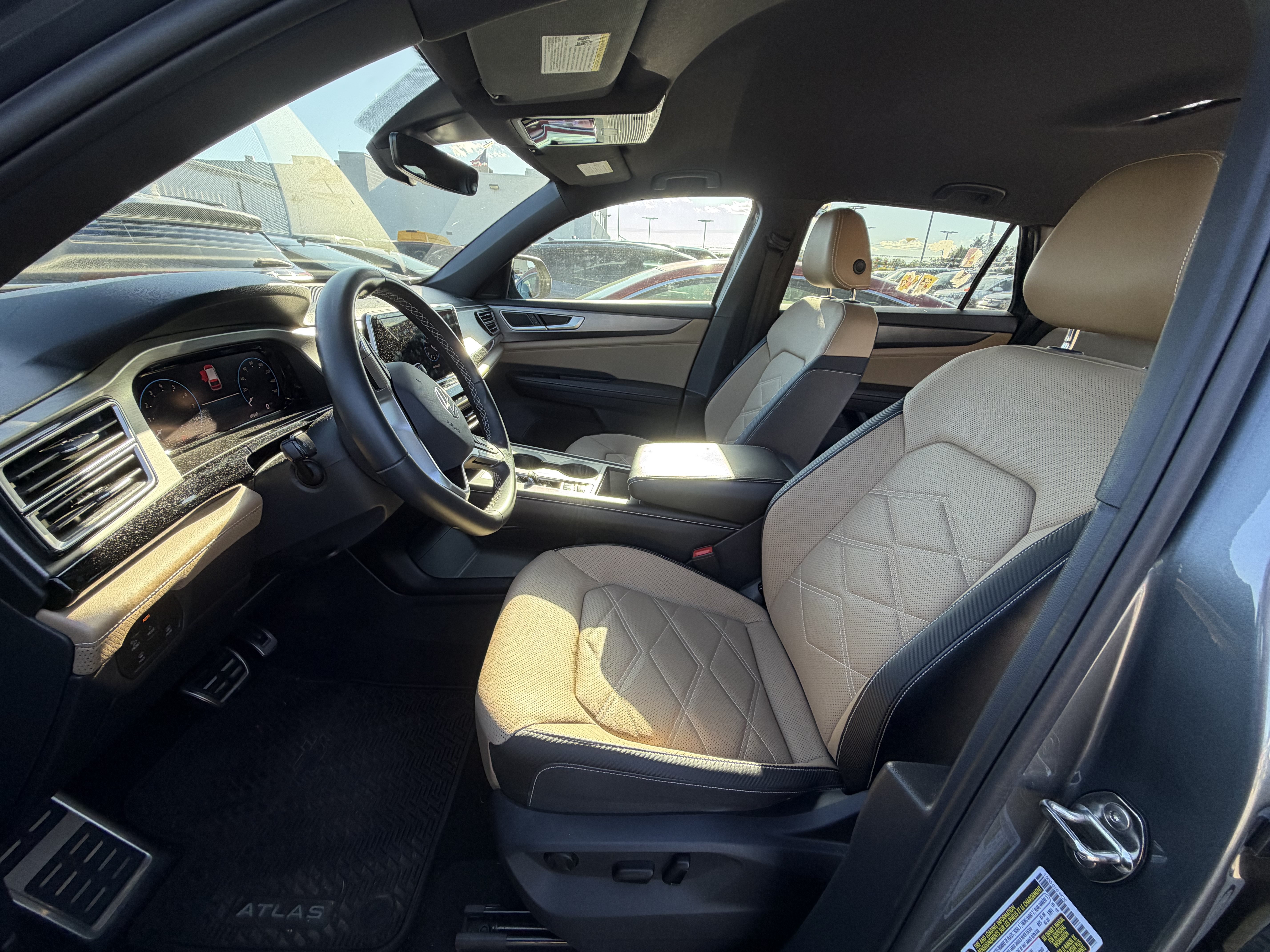 Used 2024 Volkswagen Atlas Cross Sport SE AWD/4WD image 28