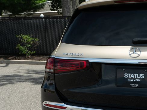 Used 2023 Mercedes-Benz Maybach GLS 600 4MATIC image 10