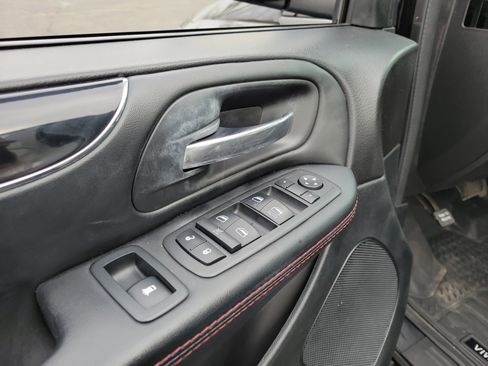 Used 2018 Dodge Grand Caravan GT image 18