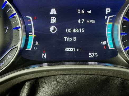 Used 2024 Chrysler Pacifica Touring-L image 19