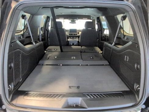 Used 2024 GMC Yukon XL SLE image 30