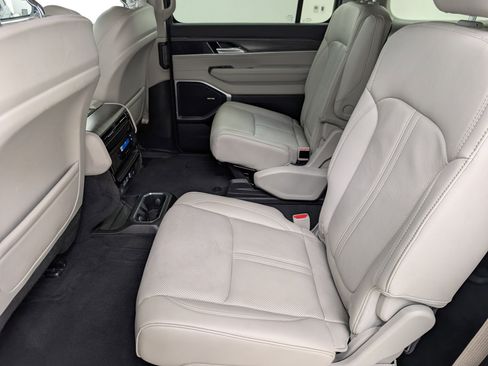 Used 2023 Jeep Wagoneer Series III w/ Preferred Equipment Group image 15