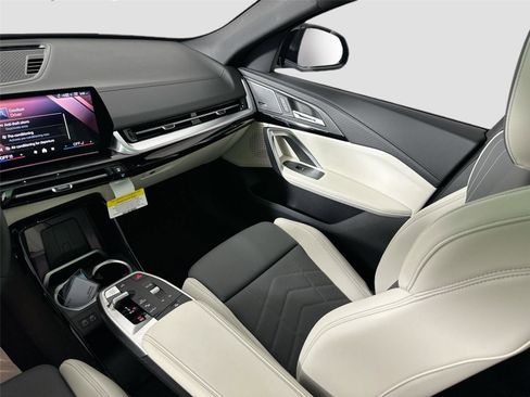New 2026 BMW X2 xDrive28i AWD/4WD image 25