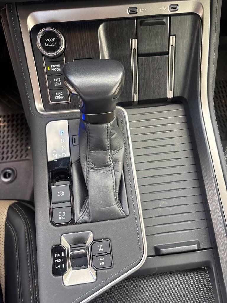 Used 2024 Lexus GX 550 AWD/4WD image 9