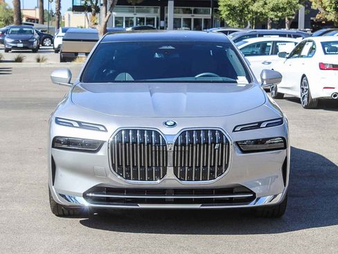 Certified 2025 BMW i7 eDrive50 w/ Premium Package image 2