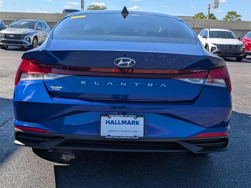 Used 2023 Hyundai Elantra SEL w/ Preferred Accessory Package image 4