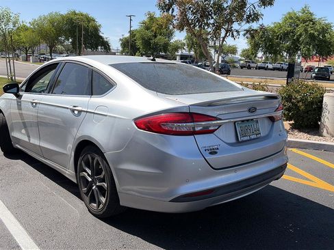 Used 2018 Ford Fusion SE w/ Equipment Group 201A image 4