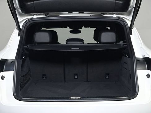 Certified 2023 Porsche Cayenne AWD/4WD image 48