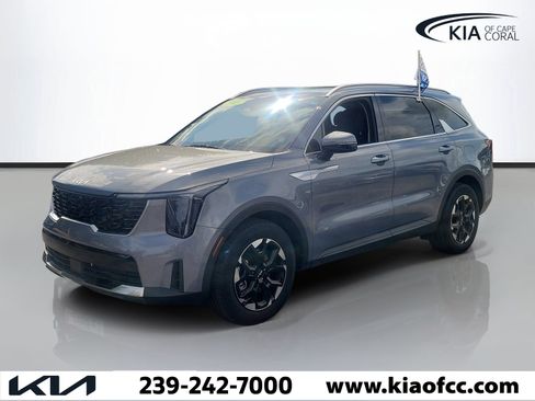 Certified 2025 Kia Sorento S w/ Panoramic Sunroof Package FWD image 3