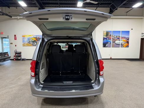 Used 2019 Dodge Grand Caravan SE FWD image 21