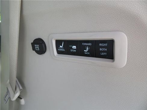 Used 2019 Chrysler Pacifica Limited image 15