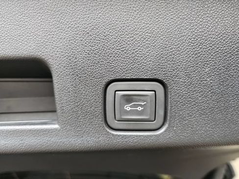 Certified 2025 Buick Enclave Preferred AWD/4WD image 17