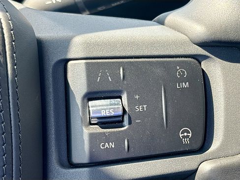 Used 2023 Land Rover Defender 110 X-Dynamic SE image 38