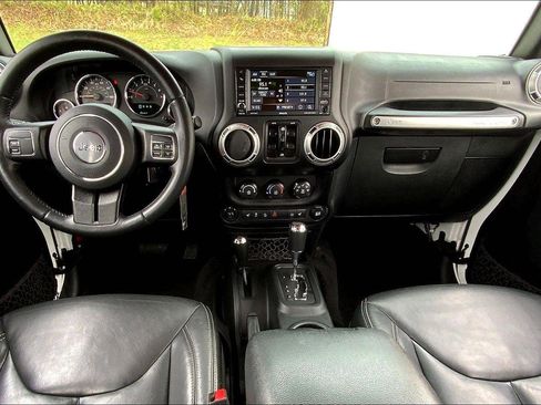 Used 2016 Jeep Wrangler Unlimited Sahara w/ Dual Top Group image 12