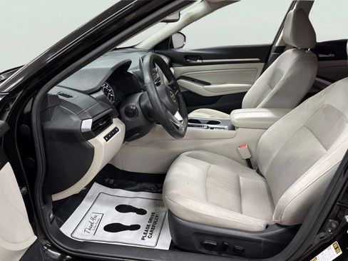 Used 2019 Nissan Altima 2.5 SV FWD image 14