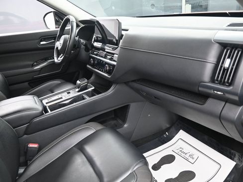 Used 2022 Nissan Pathfinder SL image 42