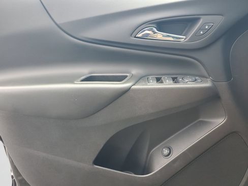 Used 2024 Chevrolet Equinox LT FWD image 18