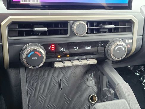 Used 2025 Toyota Tacoma TRD Sport image 25