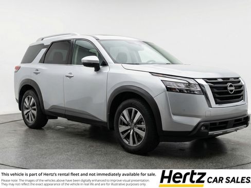 Used 2025 Nissan Pathfinder SV image 1