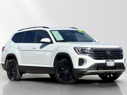 Used 2024 Volkswagen Atlas SE w/ Black Wheel Package