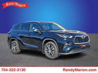 Used 2022 Toyota Highlander XLE video 1