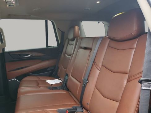 Used 2018 Cadillac Escalade Luxury image 19